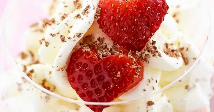 healthy vegan whipped cream with strawberries 