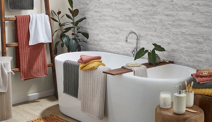 Decorating with bath towels