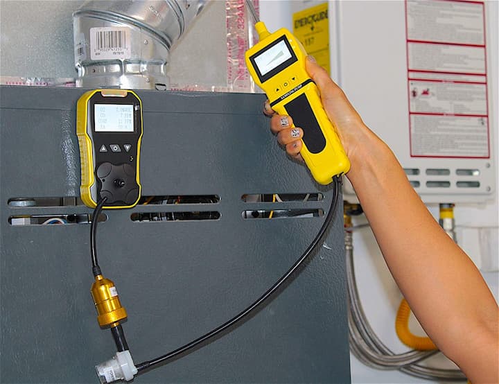 Basic Combustion Analyser with CO and O2 Sensor in use