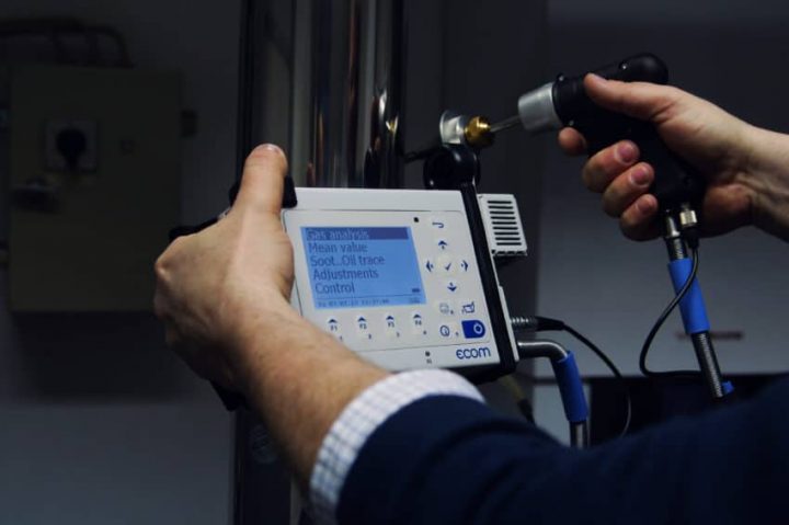 Combustion - Flue Gas Analyser in use