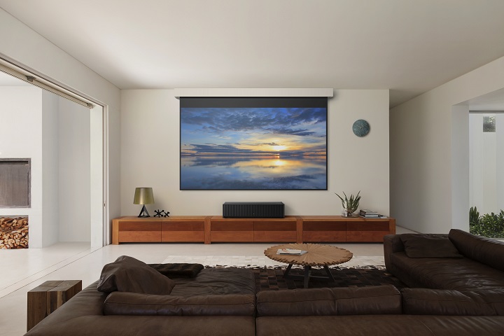 picture of a living room with a projector 